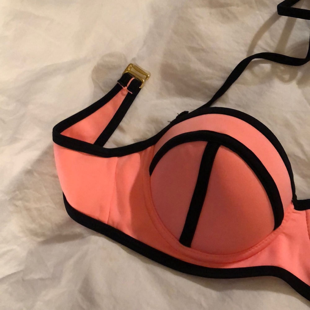 Bikini - Picture 2 of 7